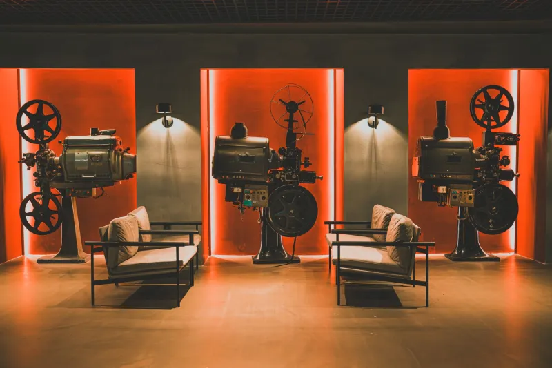 Ces petites salles qui rallument la flamme : la renaissance du cinéma de quartier à l'ère indépendante