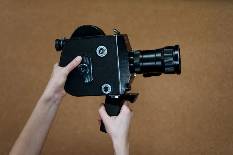 Le retour de l'imparfait : pourquoi les jeunes cinéastes français plébiscitent les caméras d'antan